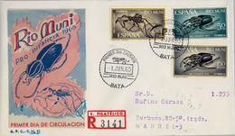 1965 RIO MUNI , SOBRE DE PRIMER DIA CIRCULADO , LLEGADA AL DORSO , ED.  63 / 65 - PRO INFANCIA , INSECTOS , INSECTS - Rio Muni