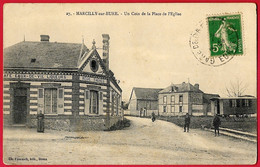 CPA 27 MARCILLY-sur-EURE - Un Coin De La Place De L'Eglise (Café & Roulotte De Bohémiens) ° Ch. Foucault édit. - Marcilly-sur-Eure