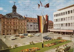 CARTOLINA  PIRMASENS,RHEINLAND-PFALZ,GERMANIA,ANLAGEN UND PARKPLATZ VOR DEM ALTEN RATHAUS,VIAGGIATA 1976 - Pirmasens