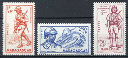 1941 < DEFENSE De L'EMPIRE  ⭐⭐ > MADAGASCAR Yvert N° 226 à 228 ⭐⭐ NEUF LUXE - MNH ⭐⭐ - TIRAILLEUR CHAR TANK - 1941 Défense De L'Empire