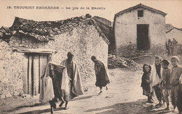 TAOURIRT AMOKRANE (Kabylie) - Le Jeu De La Marelle - Très Belle Photo Avec Des Enfants - Cpa Rare - 2 Scans - Enfants