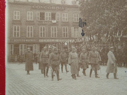 ARLON : Place Léopold Cercle Concordia - Carte Photo - "Parade Von Dem Generalgouverneur Von BISSING" En 1915 - Uhlans - Aarlen