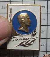 URSS23 Pas Pin's MAIS BROCHE OU BADGE / RUSSIE / URSS COSMONAUTE GAGARINE Mais Le Peuple Réclamait De La Margarine !! - Espace