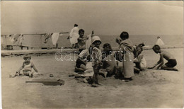 * T2/T3 Zamárdi, Balatonzamárdi; Homokozó Gyerekek A Strandon. Photo (EK) - Non Classés