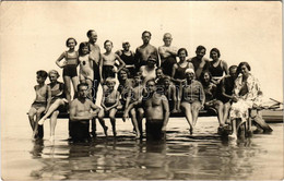 * T3 Zamárdi, Balatonzamárdi; Fürdőzők Csoportképe A Strandon. Schäffer Gyula Fényképész, Photo (EB) - Unclassified