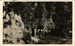 T2/T3 1942 Bálványosfürdő, Baile Balvanyos (Torja, Turia); Torjai Büdös Barlang, Turisták. Lénárd Fényképész Kiadása / C - Ohne Zuordnung