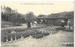 49    LE  FUILET   LES  RECOINS  PRES  LE  FUILET  UNE  POTERIE - Autres & Non Classés