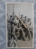 NAVIRE MILITAIRE FREGATE LA DECOUVERTE PHOTO 1948 3 EME GROUPE DE DETECTEUR DANS LE PORT DE MONACO  11.5 X 7.2 CM - Barcos