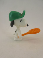 KINDER EU 1993 K93 36PEANUTS  Snoopy Tennisman Et Son Autocollant - Dessins Animés