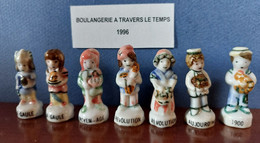 LA BOULANGERIE A TRAVERS LE TEMPS - LOT DE 7 FEVES BRILLANTES - Personnages