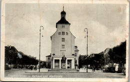 42848 - Deutschland - Treuenbrietzen , Rathaus Und Marktplatz , L. Beschädigt - Gelaufen - Treuenbrietzen