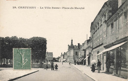 Chauvigny * La Ville Basse Et La Place Du Marché * Commerces Magasins - Chauvigny