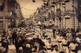 Châteaubriant * Défilé Des Voltigeurs , Dans La Rue * Fête Locale Concours De Gym - Châteaubriant