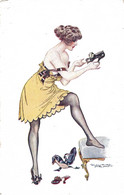 Th - Illustratrice - M. PEPIN - Femme En Nuisette Jaune Essayant Des Chaussures - Pepin