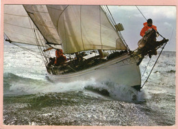 Photo Tirée De La Sélection Pour Le Livre PASSION DE LA VOILE  (ARTHAUD) ......Goélette Au Près - Zeilen