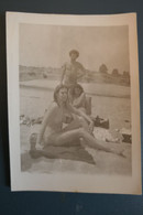 Nude Girl At The Seaside In Romania Litoral Doborgea Fata La Plaja Dezbracata Nud Baie De Soare Pe Faleza Anii 70 - Unclassified