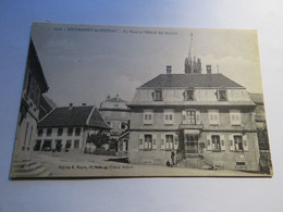 ROUGEMONT LE CHATEAU, TERRITOIRE DE BELFORT, LA PLACE ET L'HOTEL DU RAISIN, CPA - Rougemont-le-Château