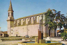 84 - MORIERES-Les-AVIGNON - La Place De La Liberté - L'Eglise - CPM - Morieres Les Avignon