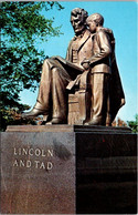 Iowa Des Moines State Capitol Grounds Lincoln And Tad Statue - Des Moines