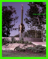GRANBY, QUÉBEC - FONTAINE ERICH SELBACH, PARC VICTORIA, RUE DUFFERIN  INSTALLÉE EN 1982 - FABRIQUÉE EN 1974 - - Granby