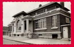 CPsm 95 SURVILLIERS, L'Ecole Des Filles, Belle Carte, Dos écrit En 1959 - Survilliers