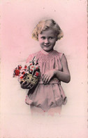 Fantaisie - Enfants - Petite Fille Blonde Tient Un Panier Dans Les Mains - Carte Postale Ancienne - Ritratti