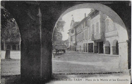 LISLE SUR TARN ( Tarn ) / Place De La Mairie Et Les Couverts - Lisle Sur Tarn