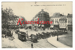 ROUBAIX - La Place Entrée De La Rue De La Gare Tram Calèche Attelage Cheval  CPA France Frankrijk Carte Postale Animee - Roubaix