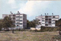 LES AVENIERES - Le Groupe H.L.M. - Avenue De La Gare - Les Avenières