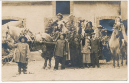 CPA 77 NEMOURS Carte-photo Groupe Se Rendant Au Défilé - Photographe RUFFINI Nemours Montargis - Nemours