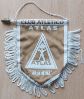 Club Atlético Atlas Argentina Football Club Soccer Fussball Calcio Futbol Futebol PENNANT, SPORTS FLAG ZS 3/10 - Habillement, Souvenirs & Autres