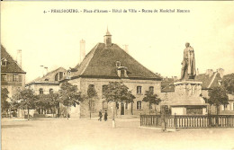 57 PHALSBOURG STATUE DU MARECHAL MOUTON SUR LA PLACE D ARMES DEVANT L HOTEL DE VILLE - Phalsbourg