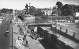 Redon * Les écluses Sur Le Canal De Nantes à Brest * Péniche Batellerie - Redon