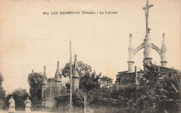 Les Herbiers * Route Et Le Calvaire - Les Herbiers