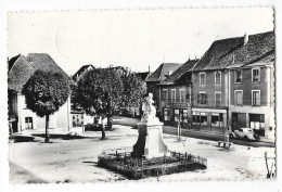 Cpsm: 38 LES AVENIERES (ar. La Tour Du Pin) La Place (Magasins "Au Grand St Pierre" Et "Au Gagne Petit") 1958   Ed. BL - Les Avenières