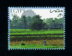 EGYPT / 2004 / MEIDUM PYRAMID / MNH / VF . - Unused Stamps