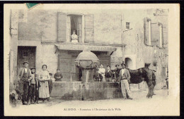 CPA 13 - ALLEINS - FONTAINE A L'INTERIEUR DE LA VILLE - Alleins