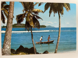 CPM - AFRIQUE - SEYCHELLES - Pirogue With Cousin Island Bird Sanctuary In Background - Seychelles