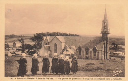 Plonévez Porzay * Pardon De Ste Anne La Palud * Un Groupe De Pèlerins De Plougastel Vers La Chapelle * Coiffe Religion - Plonévez-Porzay