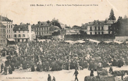 Redon * Place De La Sous Préfecture Un Jour De Foire * Marché Marchands - Redon