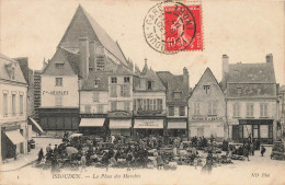 Issoudun * La Place Des Marchés * Foire Marchands * Pharmacie * Commerces Magasins - Issoudun