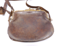 -ANCIENNE SACOCHE CUIR BESACE CAISSE LAITIER POMPISTE Ou AUTRE La Sellerie EB    E - Leather Goods 