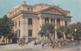 Postcard Moldavia Kishinev Pushkin Moldavian Theatre - Moldavie