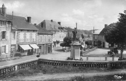 CHATEUNEUF La FORÊT - PLACE De L' EGLISE - - Chateauneuf La Foret