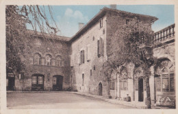 81 - VAOUR - Hôtel Du Parc - La Cour Et La Terrasse - Vaour