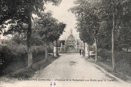 CPA  44 - CARQUEFOU - L'Avenue Et Le Monument Aux Morts Pour La Patrie - Dos Vierge - Carquefou