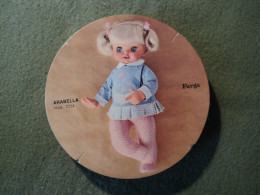 CARTON PUBLICITAIRE DOLLY DO POUPEES FURGA. MODELE ARABELLA. ANNEES 1960 / 1970 MODELE N° 7714. - Dolls