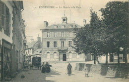 COTES D'ARMOR   PONTRIEUX   La Mairie Et La Place - Pontrieux