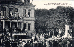 MONTIERS SUR SAULX  -  Inauguration Du Monument (Guerre 1914-1918)  -  Enorme Animation, Foule Devant La Mairie - Montiers Sur Saulx