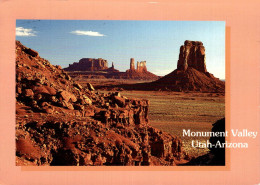 USA MONUMENT VALLEY VIEW OF THE NORTH WINDOW OF COLORFUL MONUMENT VALLEY LOCATED IN THE FOUR CORNERS AREA UTAH ARIZONA - Monument Valley